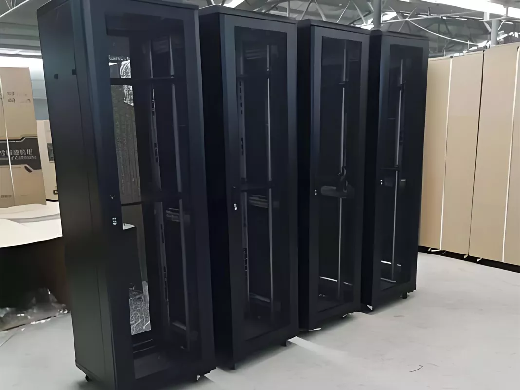 Компьютер бөлмесінің желілік шкафы